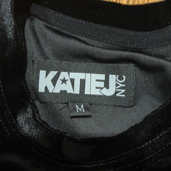 Katie J NYC Junior’s Velvet Top with Padded Shoulders Size M - Picture 4 of 6